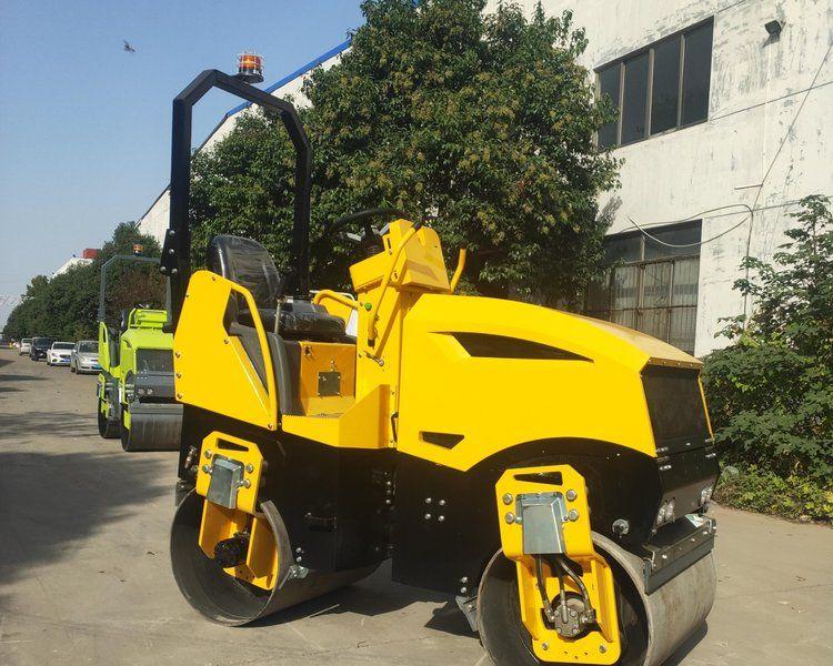 1噸半雙缸水冷壓路機供應緊張 全液壓雙驅(qū)振動瀝青壓實機價格實惠