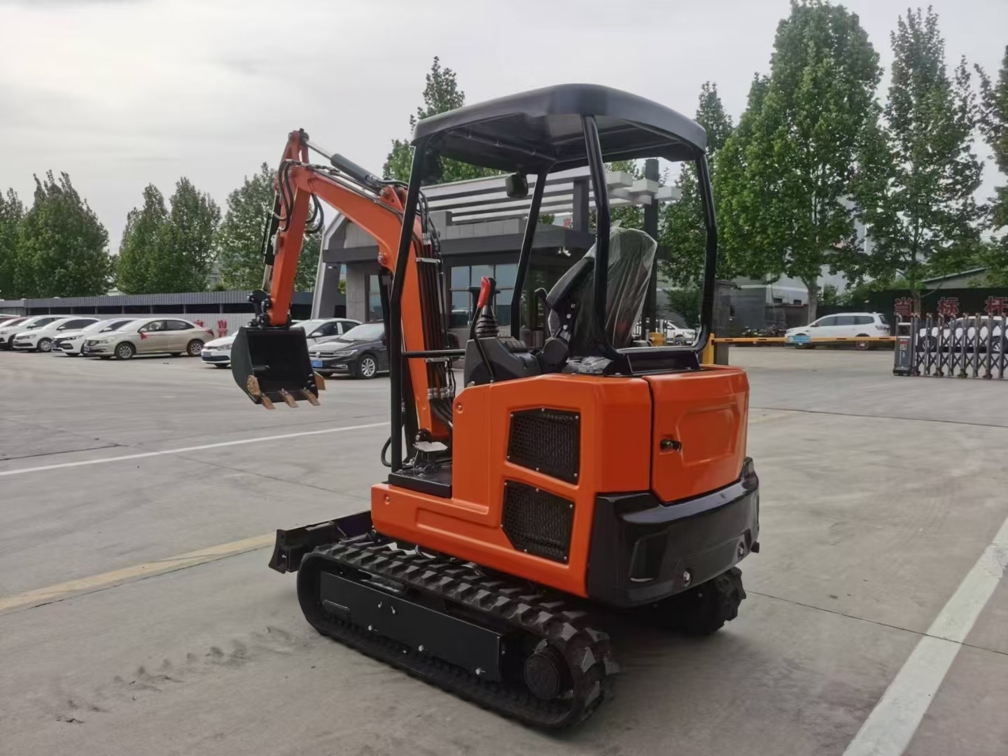 小型挖掘機(jī)BMPC18